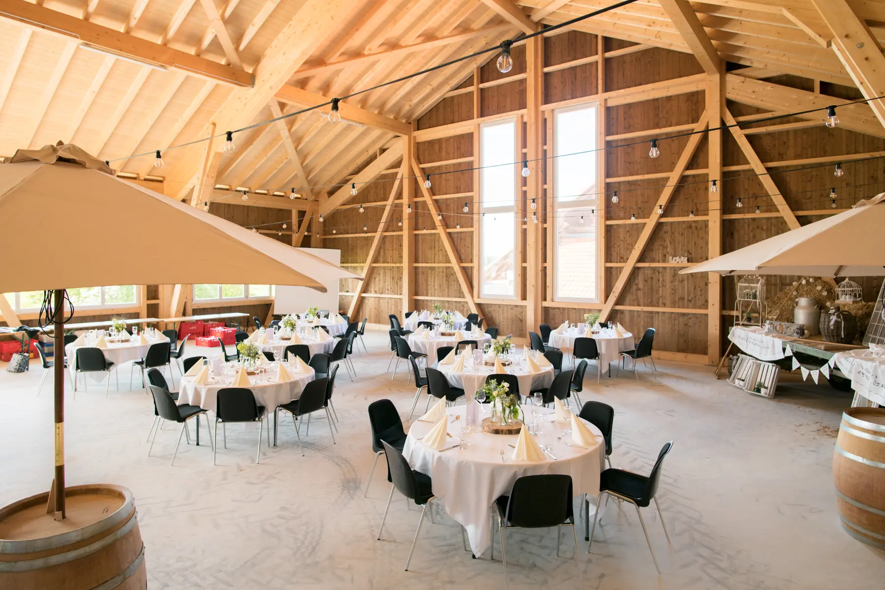 Festlich gedeckte Schüür auf Hof Lustorf